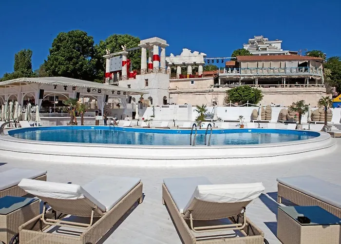 Panoramic Plaza * Odessza